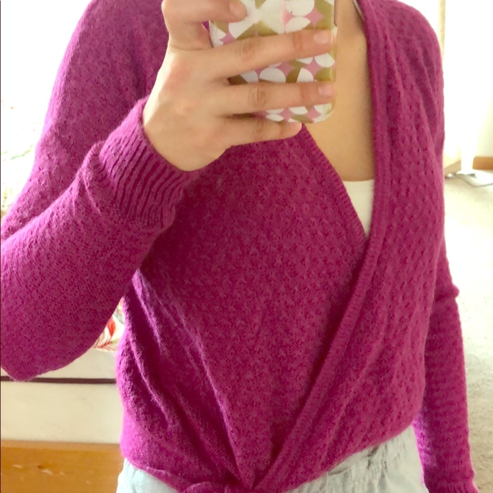 Hollister sweater XS never been worn !